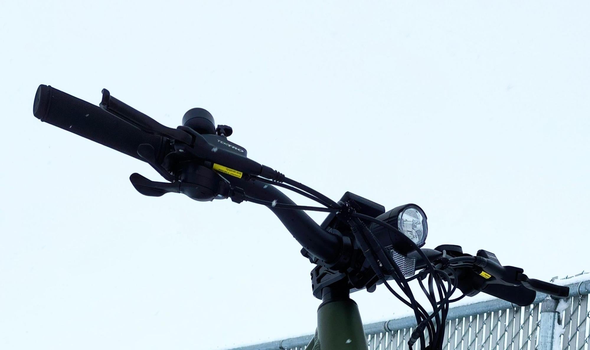 Handlebars and brake levers on Surface 604 eBike in winter weather