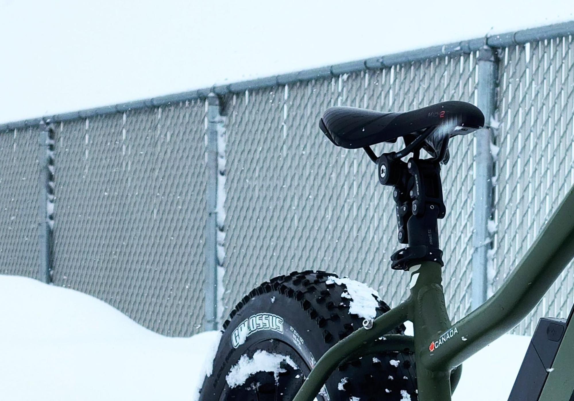 Saddle and rear tire of Surface 604 eBike in winter weather