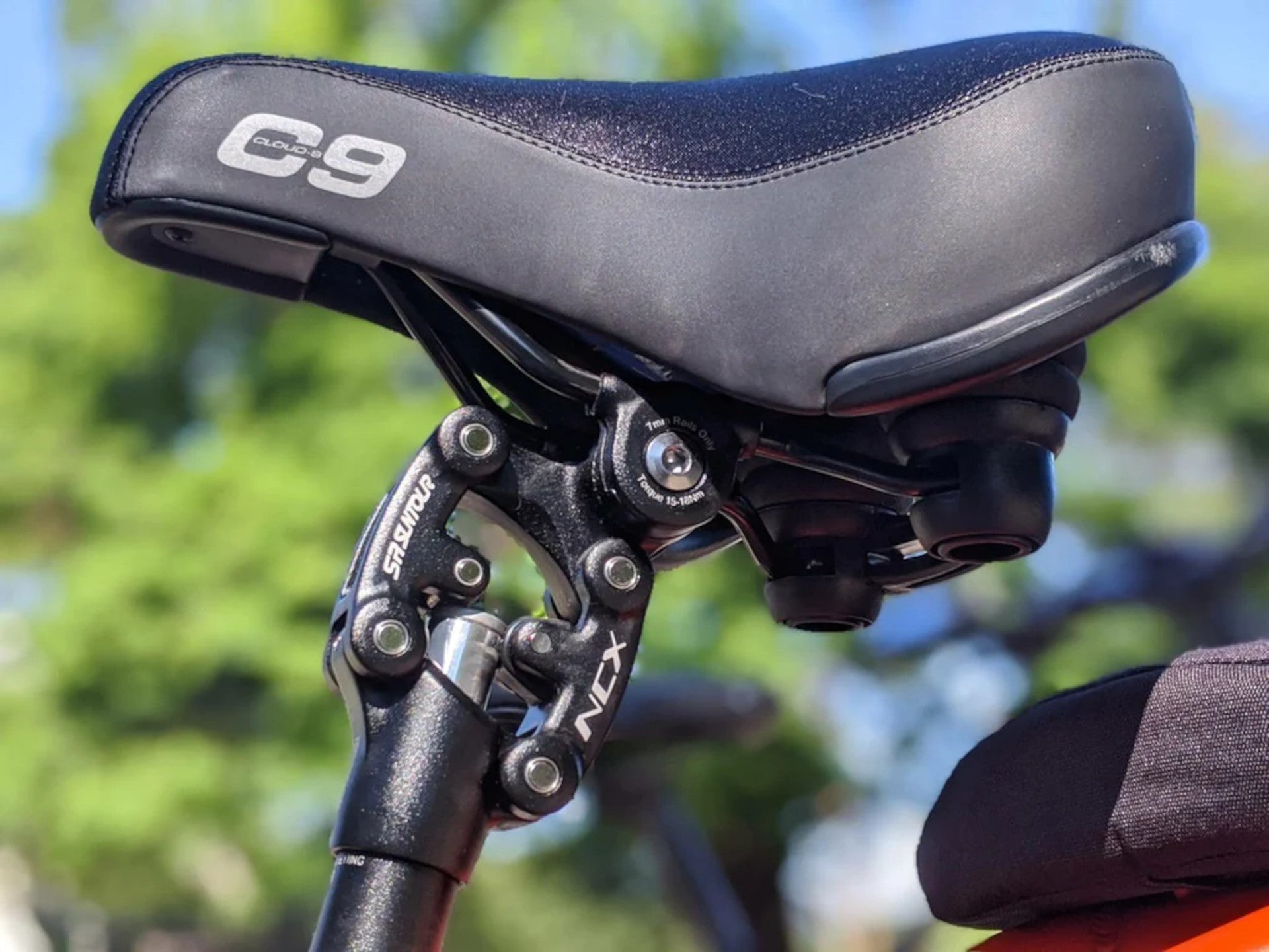 Surface604 suspension seat post