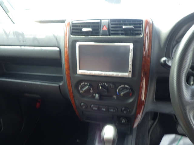 2006 Suzuki Jimny JDM car for sale — photo 11 of 25